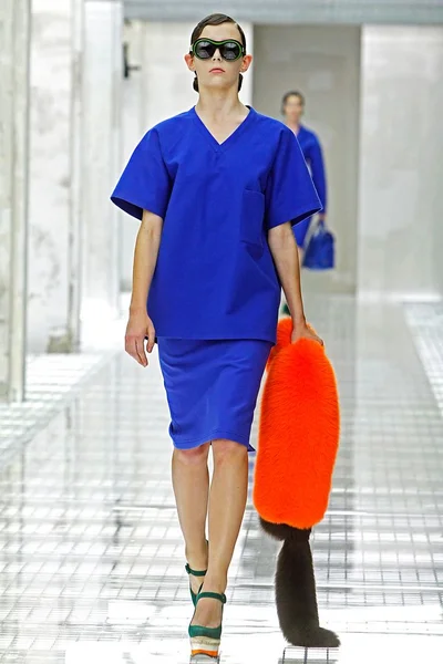 Look 3